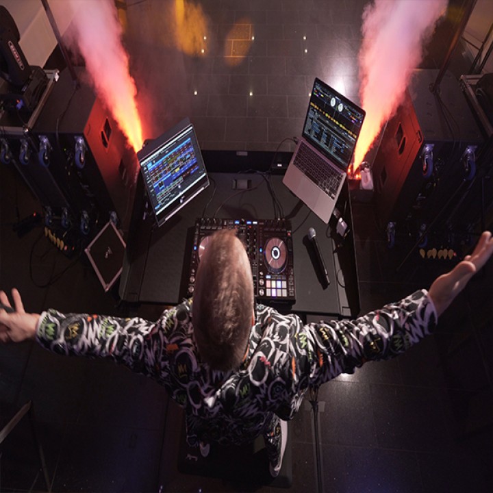 DJ